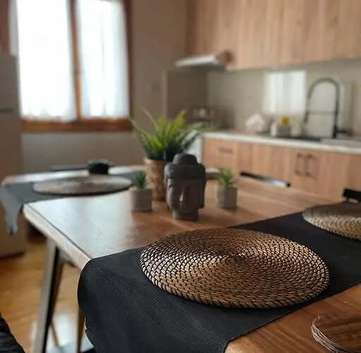 Politis' Wooden House Apartment