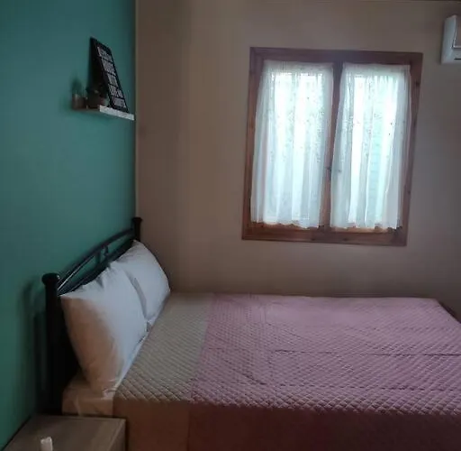 Politis' Wooden House Apartment